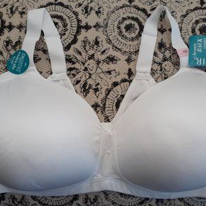 Nwt . VANITY FAIR Beauty Back Bra.  42D